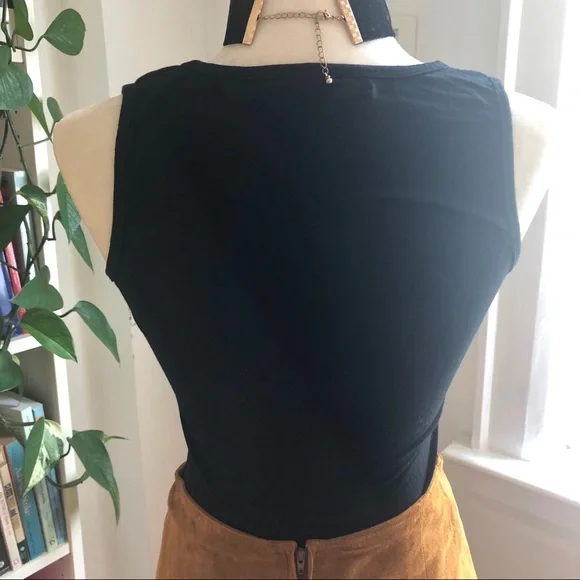 Peace Sign Embellished Tank Top - Picture 7 of 7